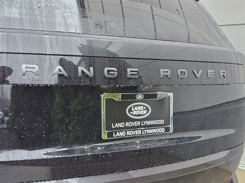 2025 Land Rover Range Rover SE photo 4