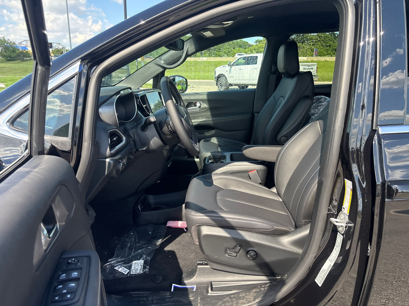 2025 Chrysler Voyager LX photo 19