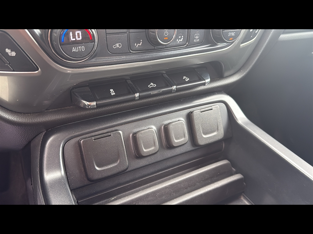 2018 Chevrolet Silverado LT photo 19