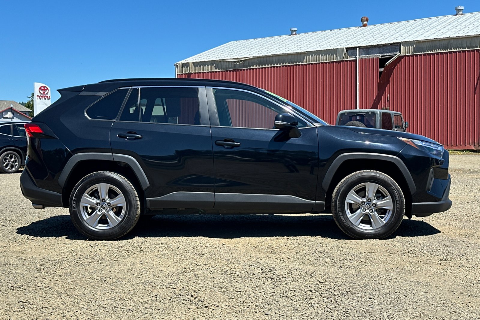 2023 Toyota RAV4 XLE photo 2