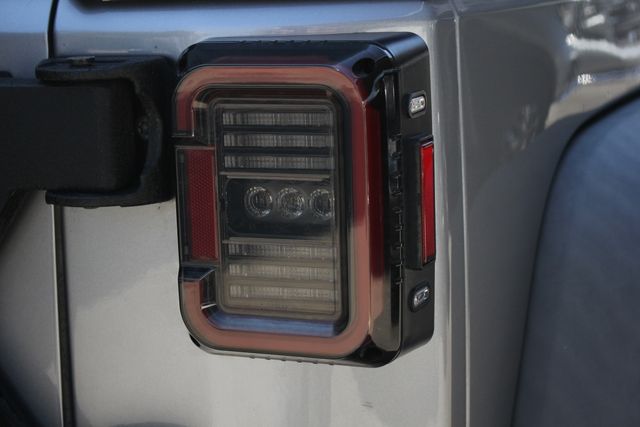 2015 Jeep Wrangler Unlimited Sport photo 4
