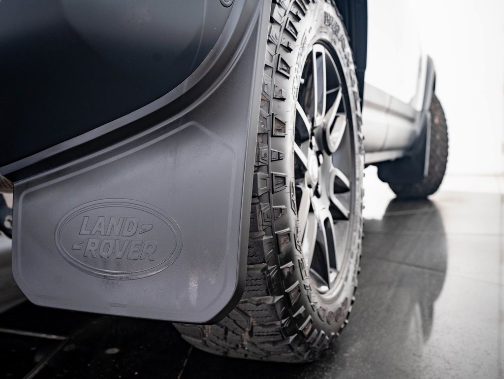 2020 Land Rover Defender 110 HSE photo 31