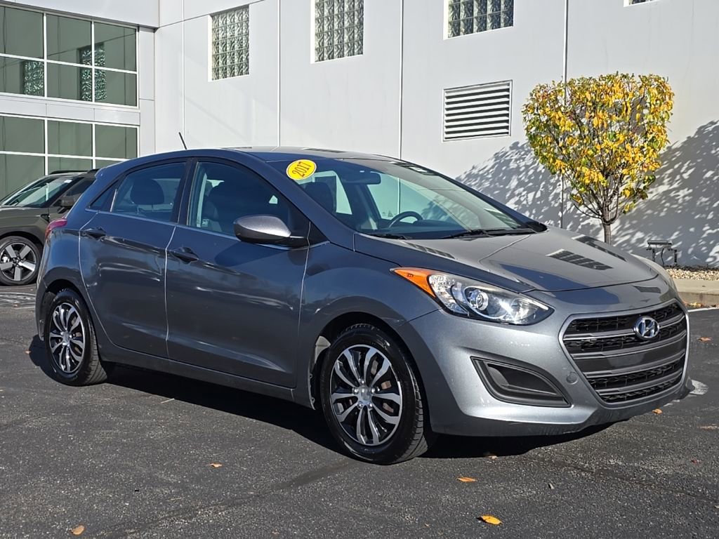 2017 Hyundai Elantra GT Base photo 3