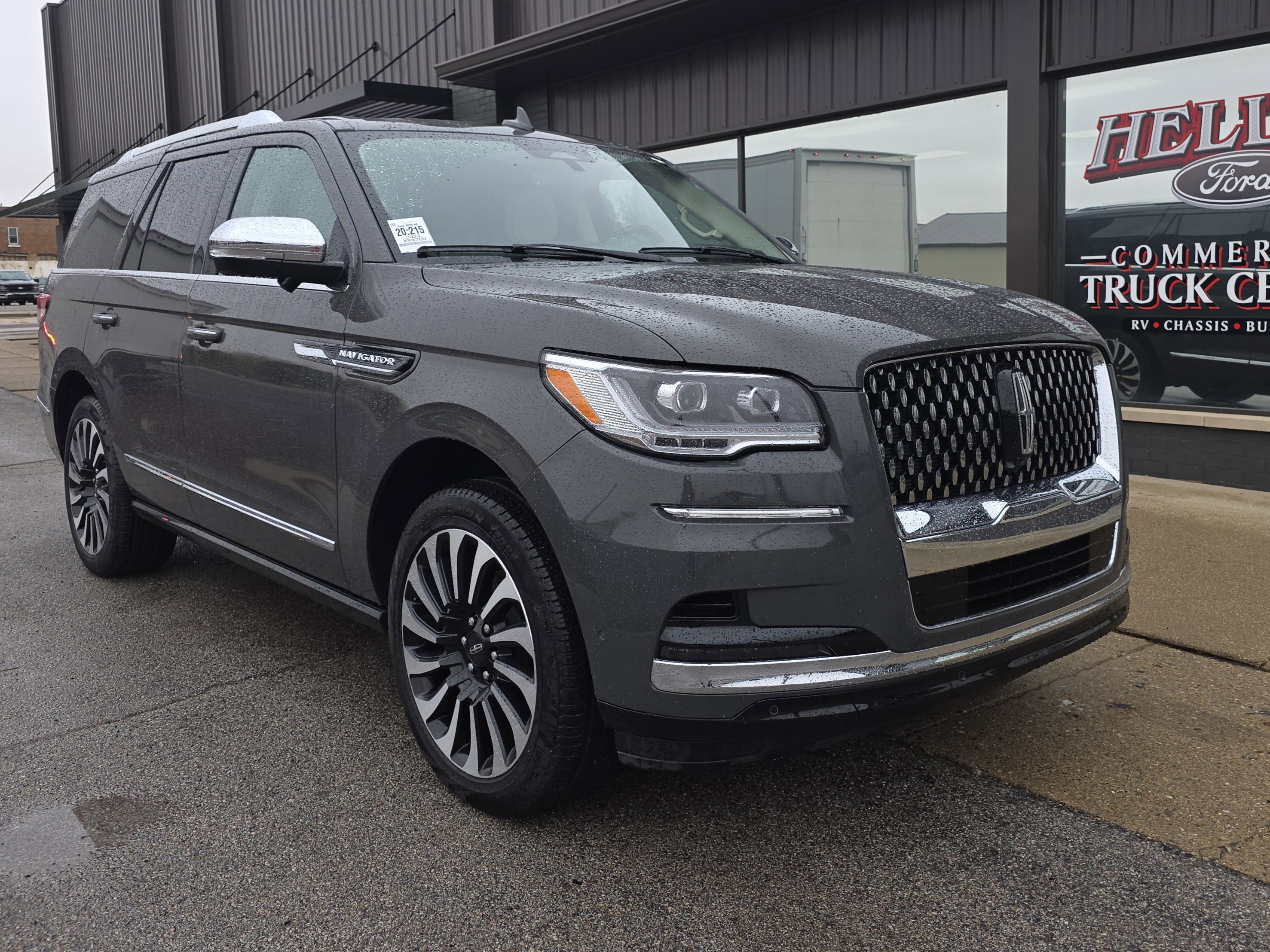 2024 Lincoln Navigator Black Label photo 2