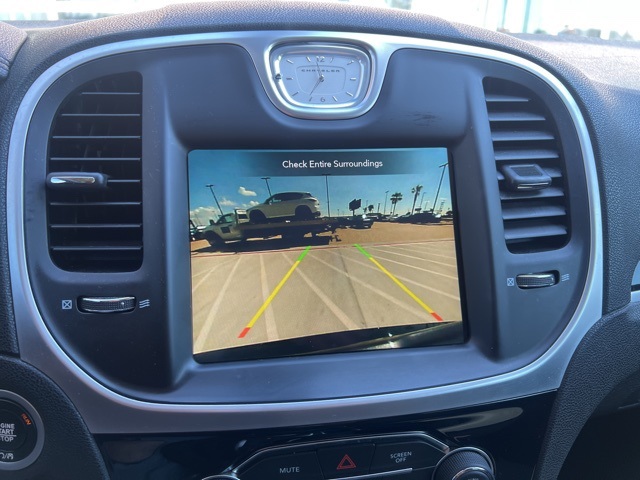 2023 Chrysler 300 Touring photo 4
