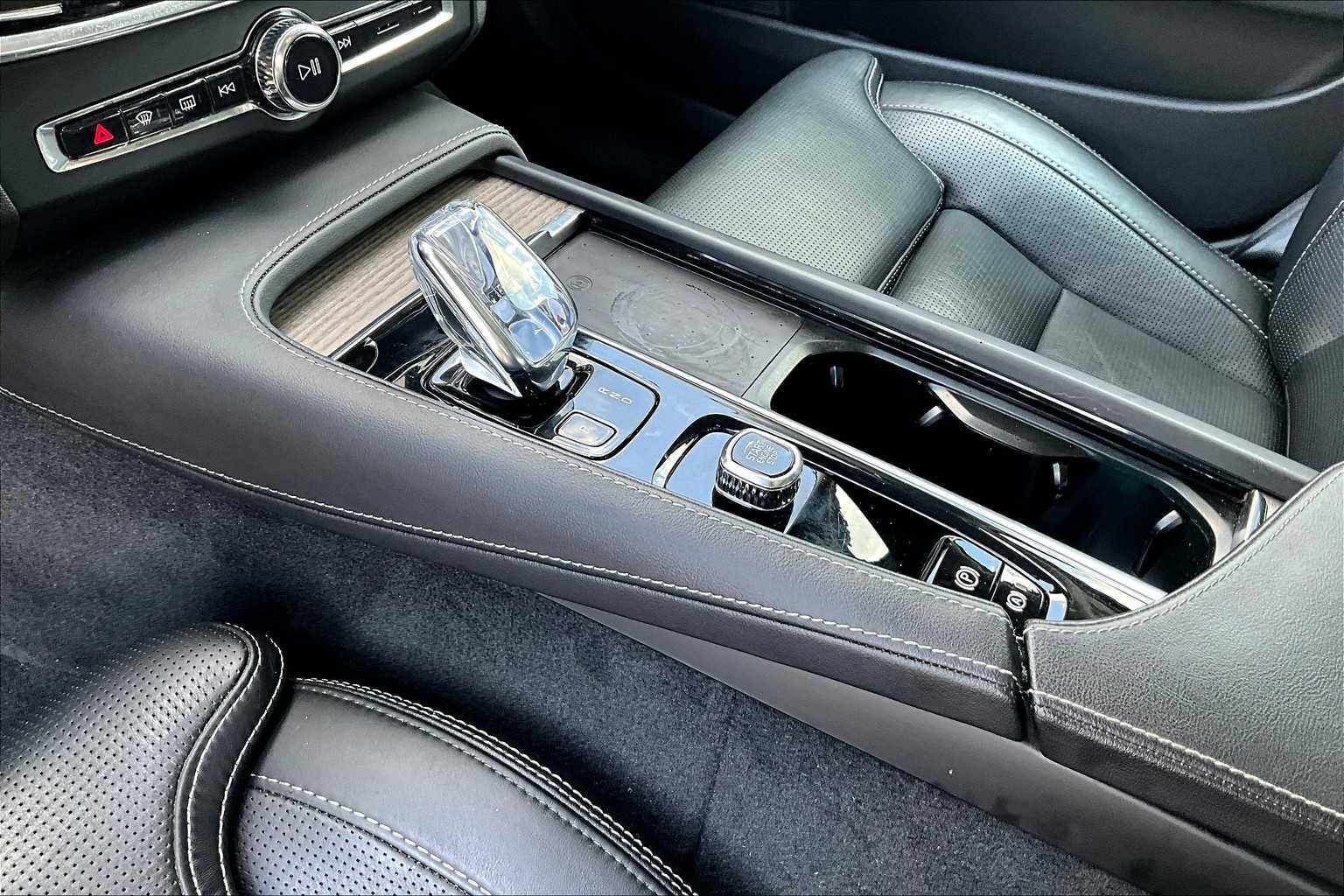 2022 Volvo S90 Inscription photo 16