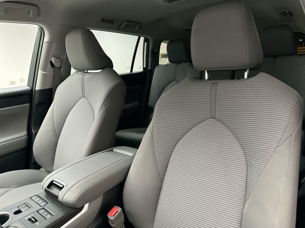 2020 Toyota Highlander L photo 10