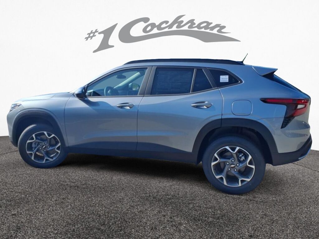 2025 Chevrolet Trax LT photo 4