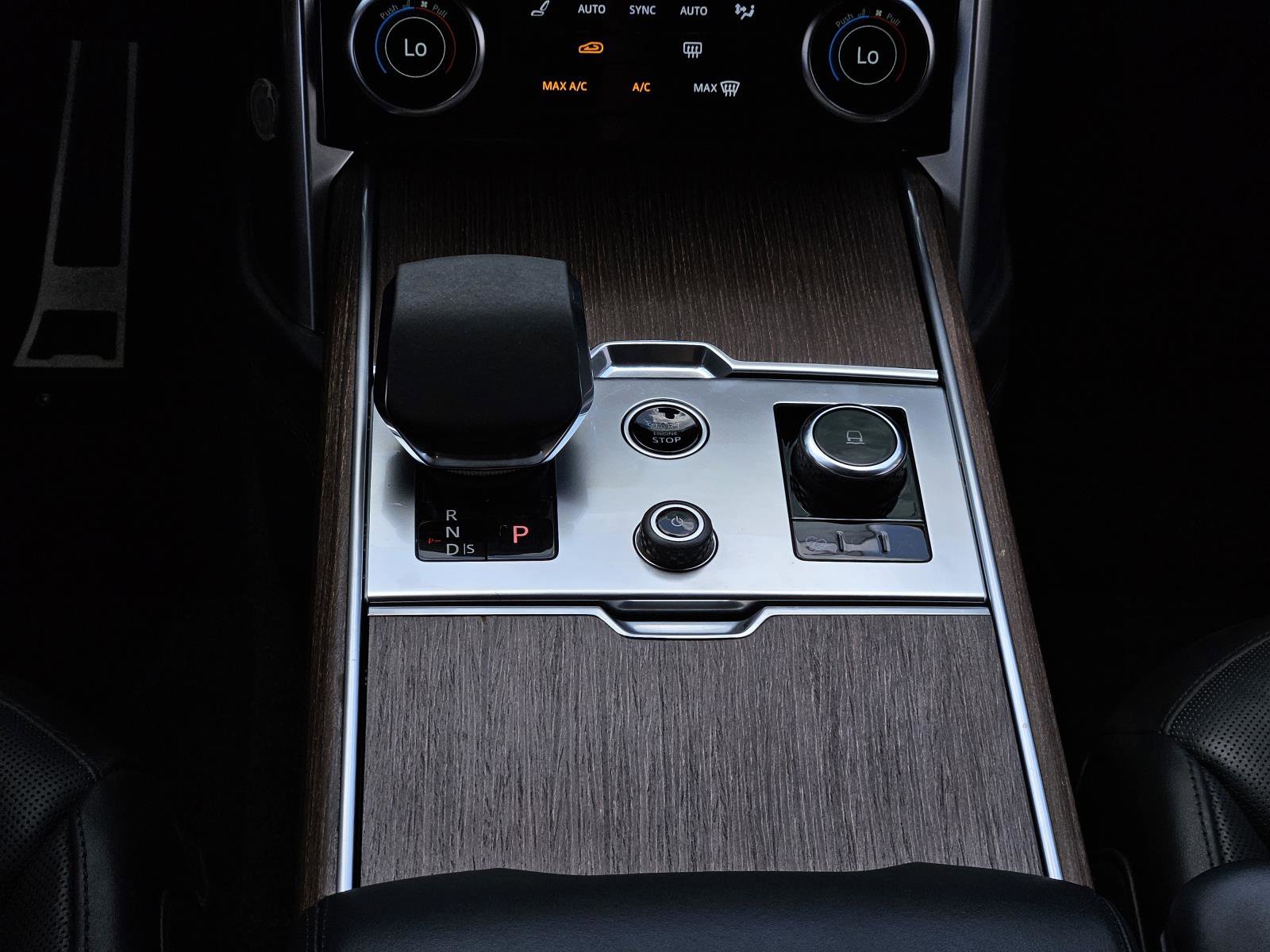 2023 Land Rover Range Rover SE photo 30