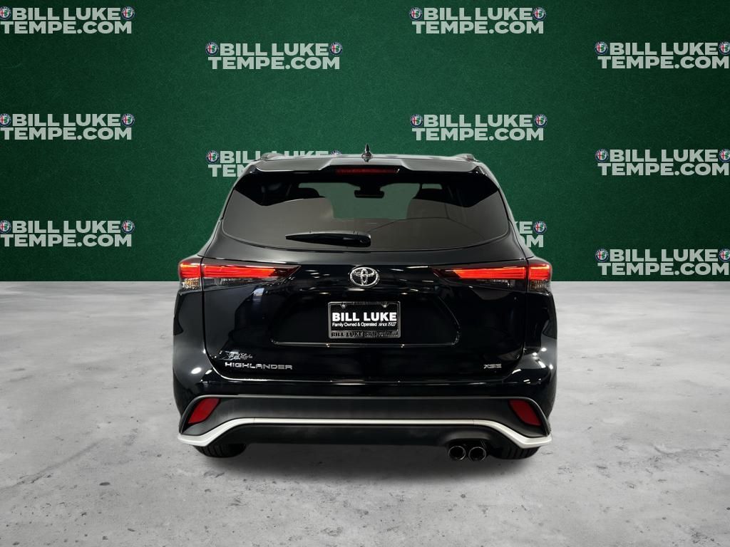 2024 Toyota Highlander LE photo 3