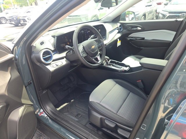2025 Chevrolet Trax LT photo 11