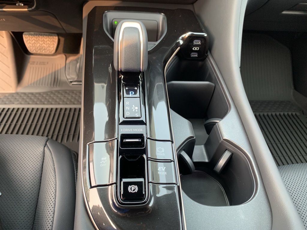 2025 Toyota Crown Signia XLE photo 20