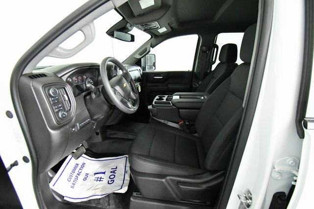 2025 Chevrolet Silverado 3500HD Work Truck photo 4