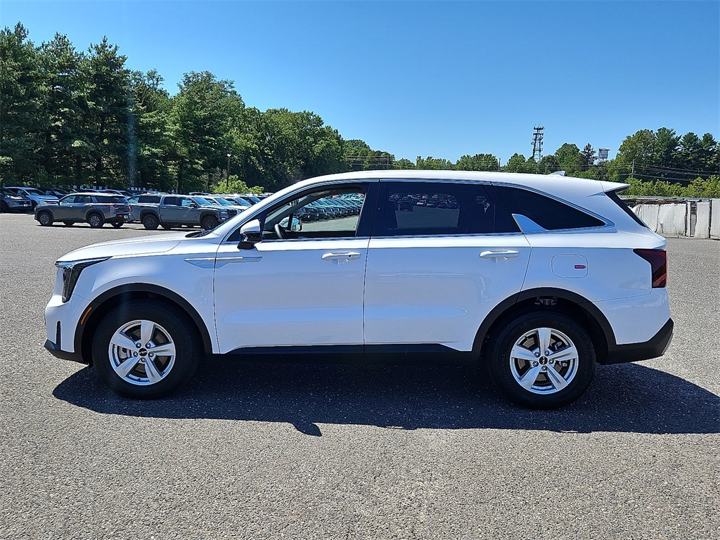 2025 Kia Sorento LX photo 2
