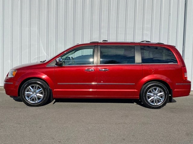 2010 Chrysler Town & Country Limited photo 5