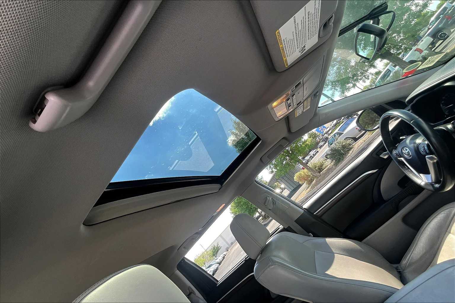 2015 Toyota Highlander Limited photo 13