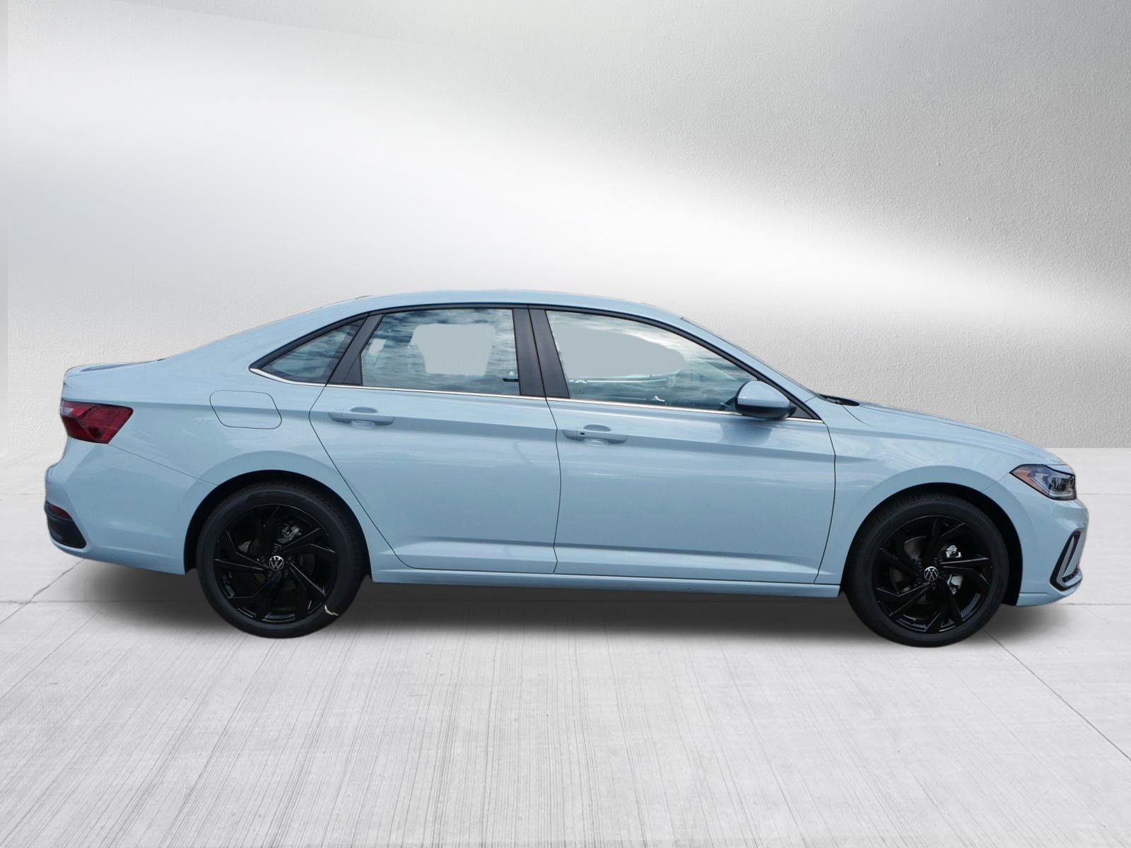 2025 Volkswagen Jetta SE photo 2