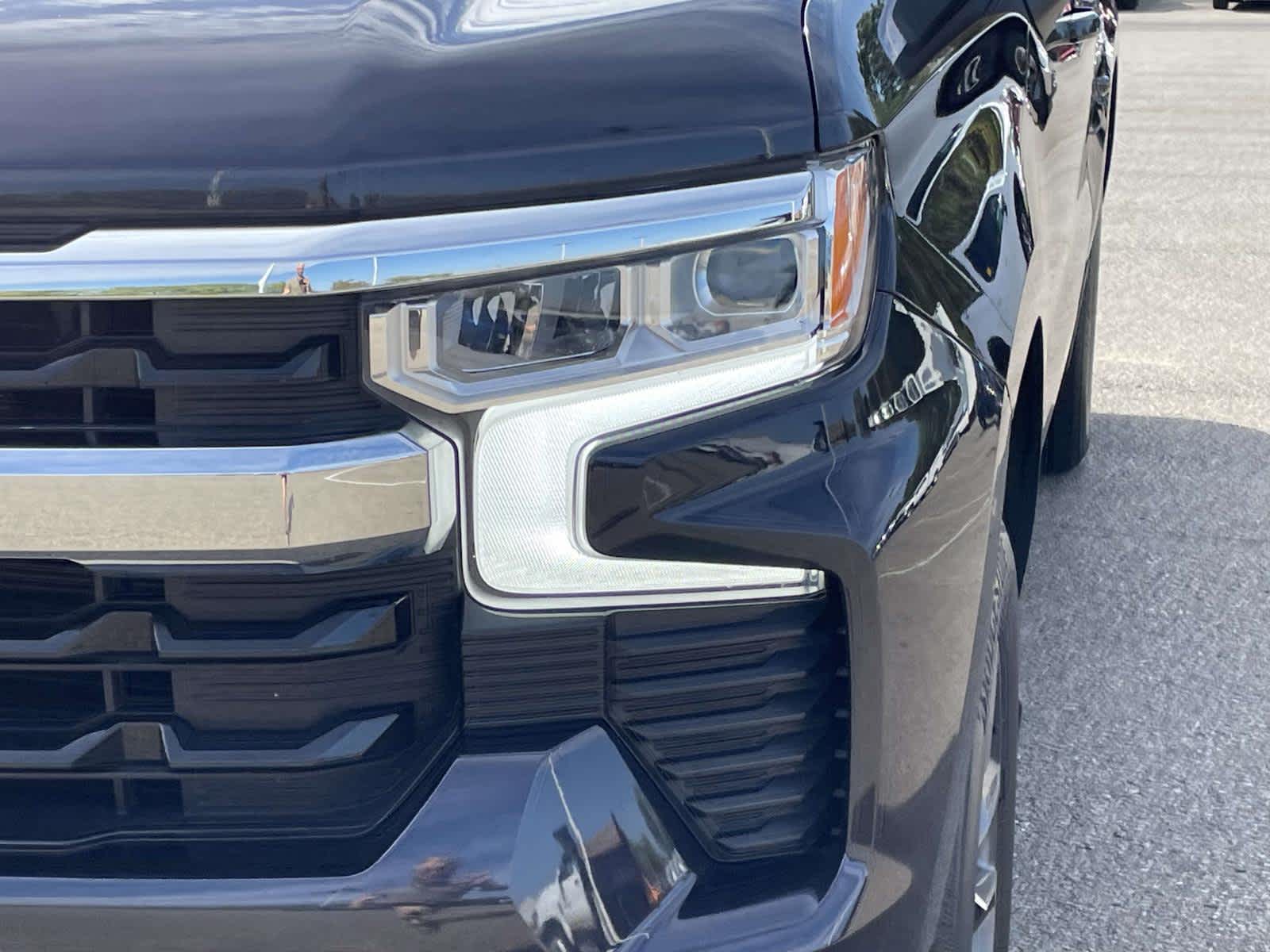 2023 Chevrolet Silverado 1500 LT photo 9