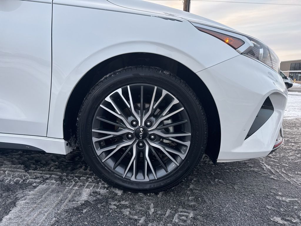 2024 Kia Forte GT-Line photo 4