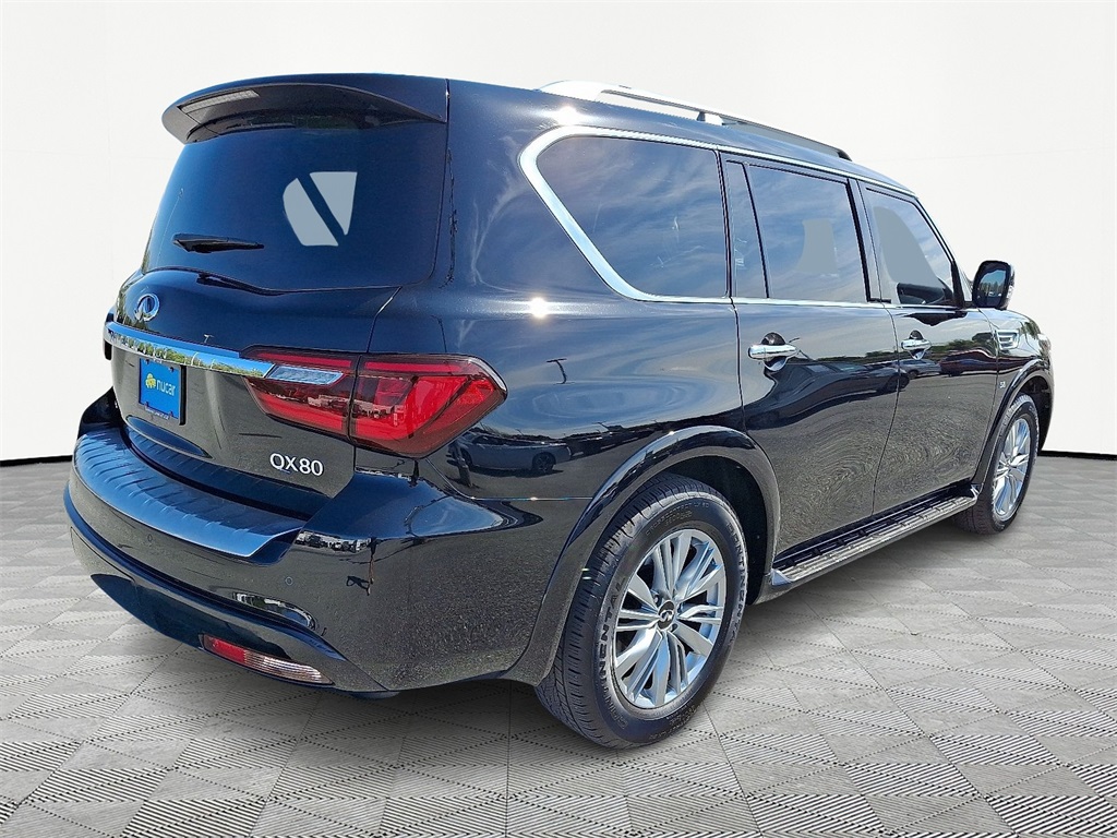 2019 Infiniti QX80 Luxe photo 4