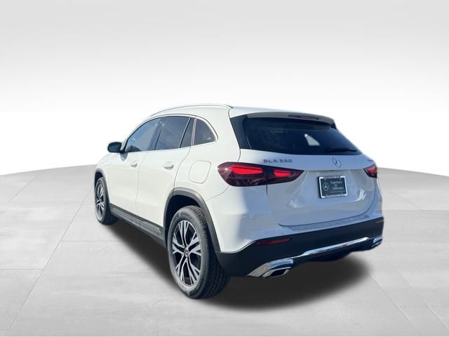 2025 Mercedes Benz GLA 250 4MATIC photo 3