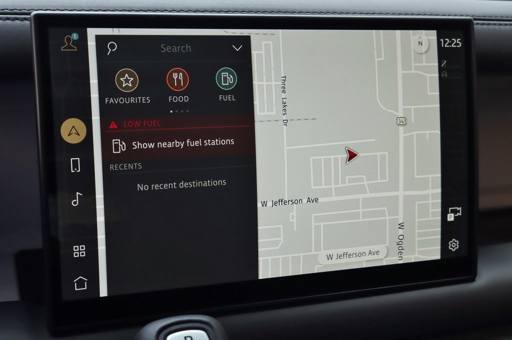 2025 LAND ROVER DEFENDER - Image 24