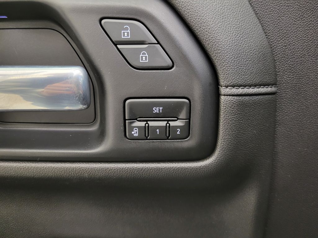 Used 2021 GMC Sierra 1500 SLT with VIN 3GTU9DED0MG301072 for sale in Little Rock