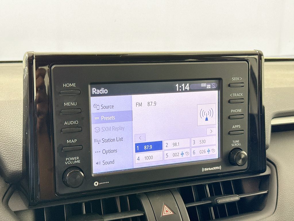 2021 Toyota RAV4 Hybrid XLE photo 12