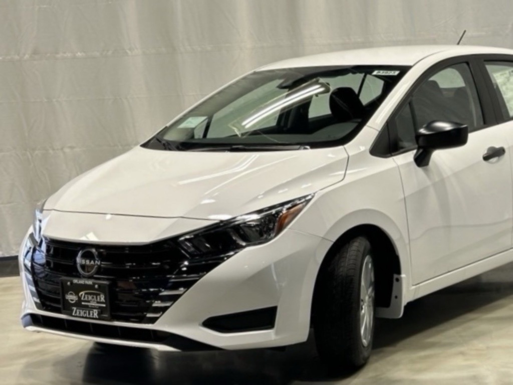 2025 Nissan Versa S photo 4