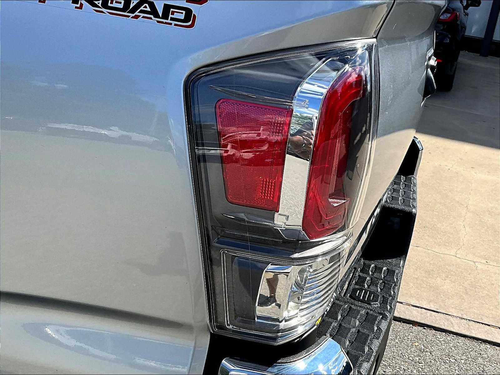 2023 Toyota Tacoma TRD photo 34
