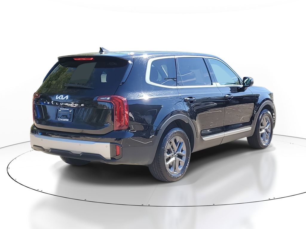2024 Kia Telluride LX photo 4