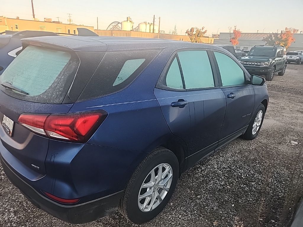 2022 Chevrolet Equinox LS photo 4