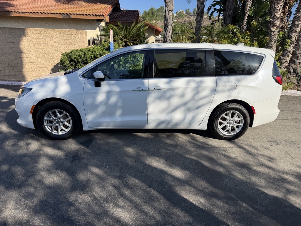 Used 2022 White Chrysler LX image 3