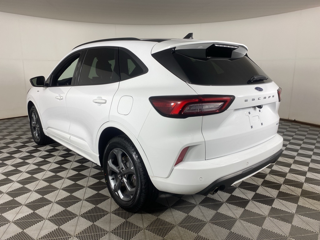 2023 Ford Escape ST-Line photo 4