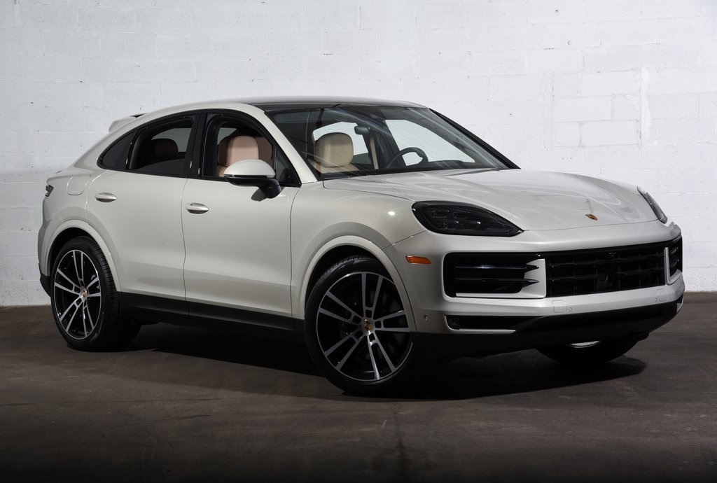 2025 Porsche Cayenne photo 8