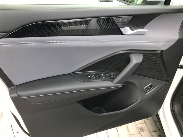 2025 Volkswagen Tiguan SE photo 11