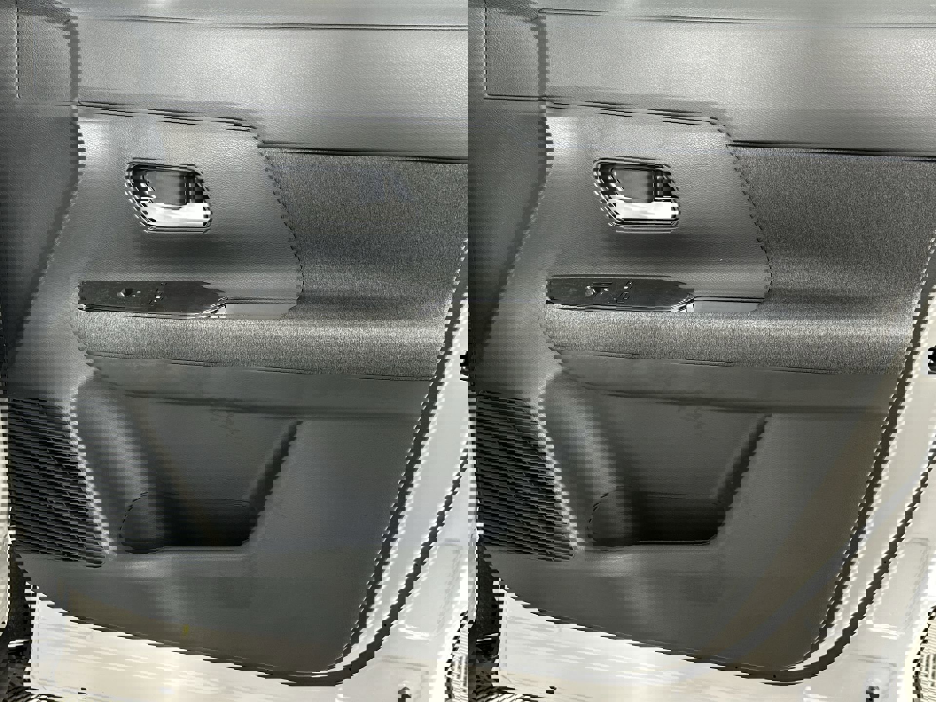 2025 Nissan Kicks SV photo 29
