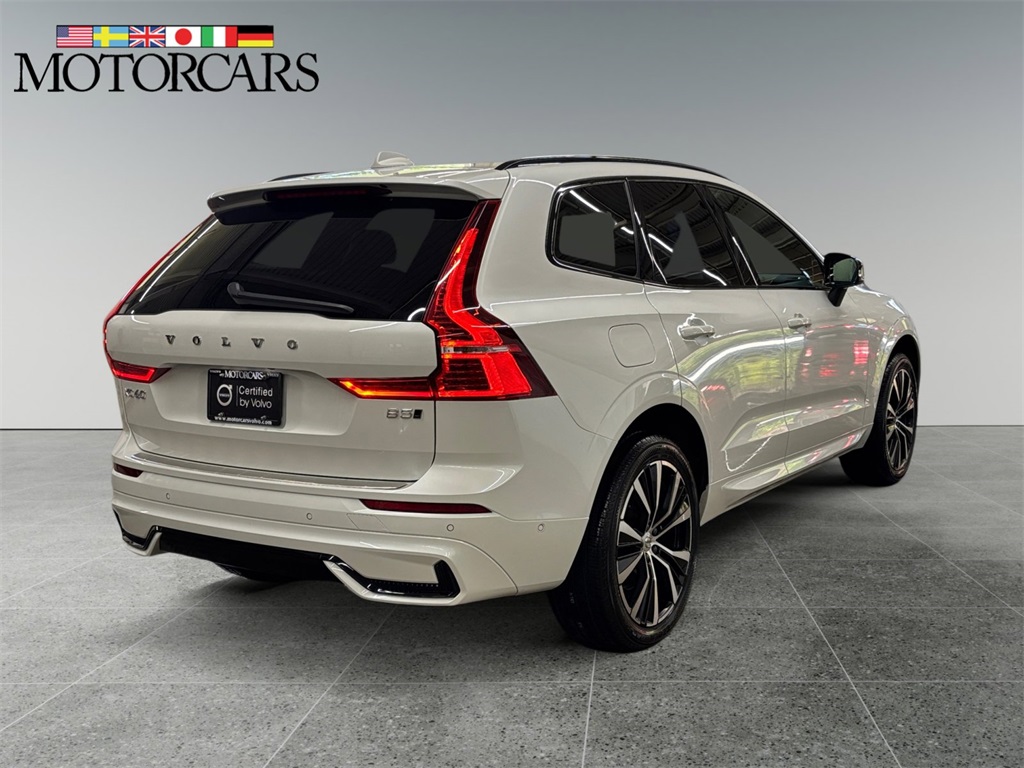 2023 Volvo XC60 B5 Plus photo 3