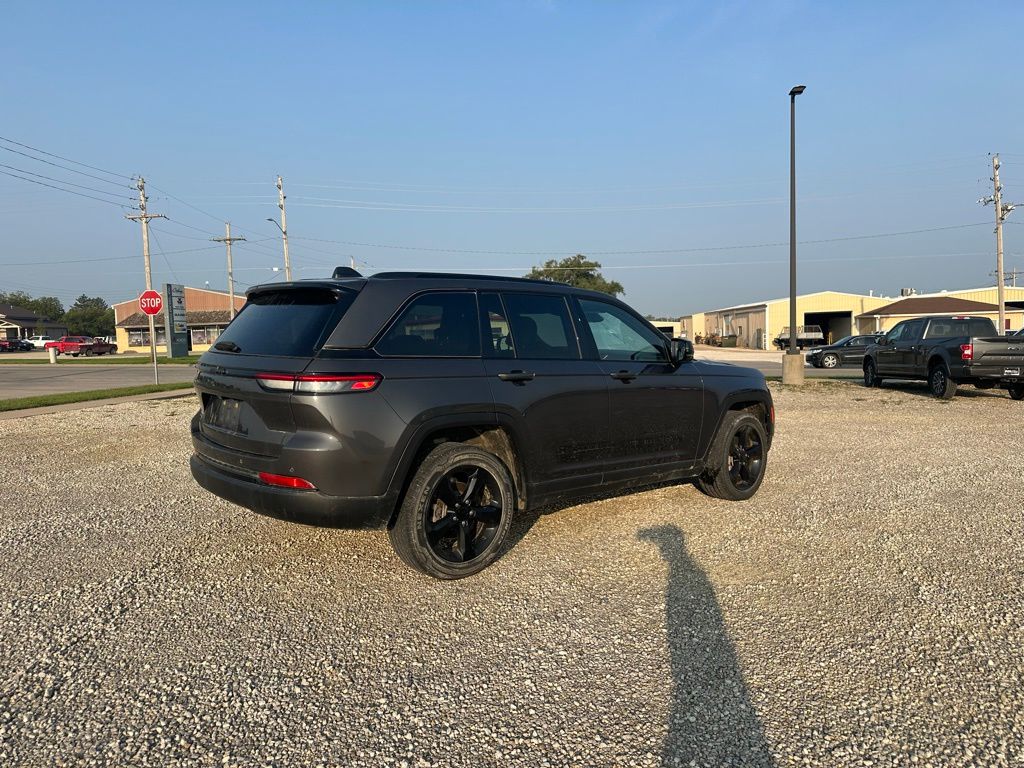 2022 Jeep Grand Cherokee Altitude photo 3
