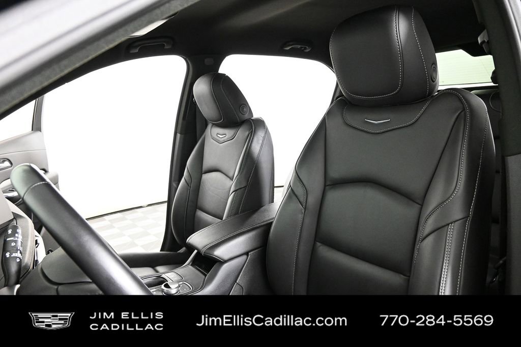 2025 Cadillac XT4 Premium Luxury photo 4