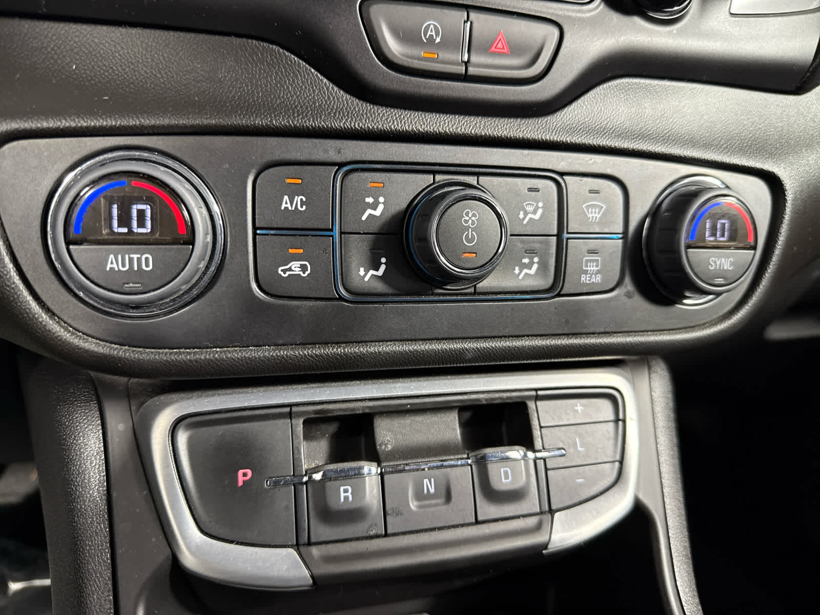 2024 Gmc Terrain SLT photo 22
