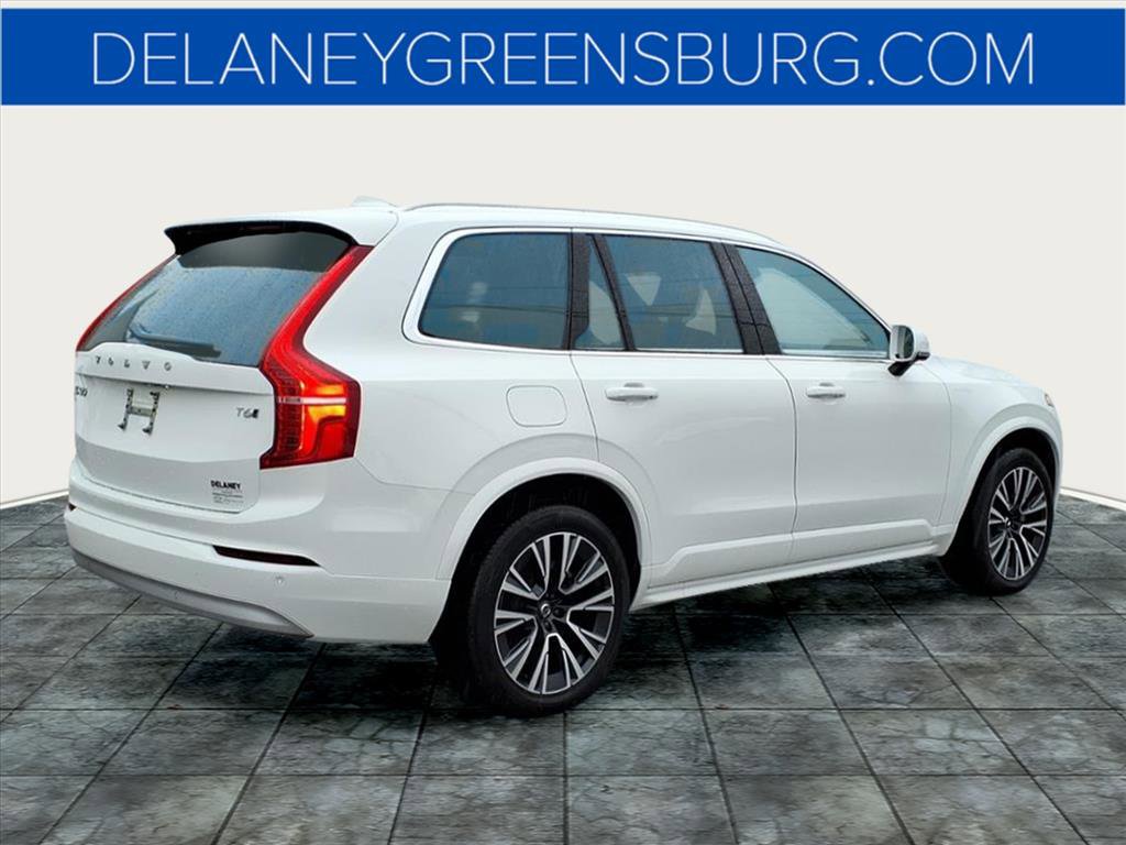 2022 Volvo XC90 T6 Momentum photo 2
