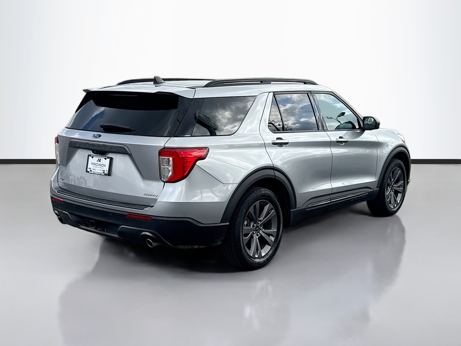 2021 Ford Explorer XLT photo 2