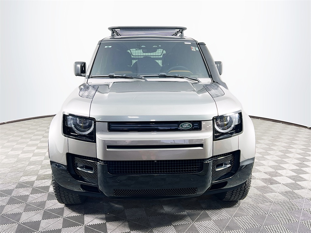2024 Land Rover Defender 110 X-Dynamic SE photo 2