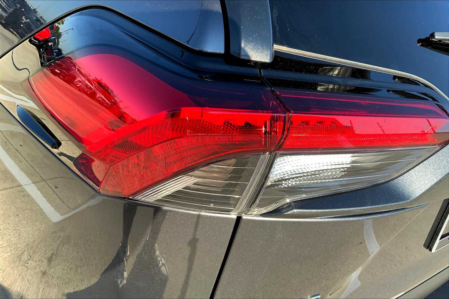 2024 Toyota RAV4 XLE photo 24