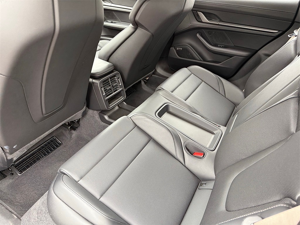 2025 Porsche Taycan 4S photo 30