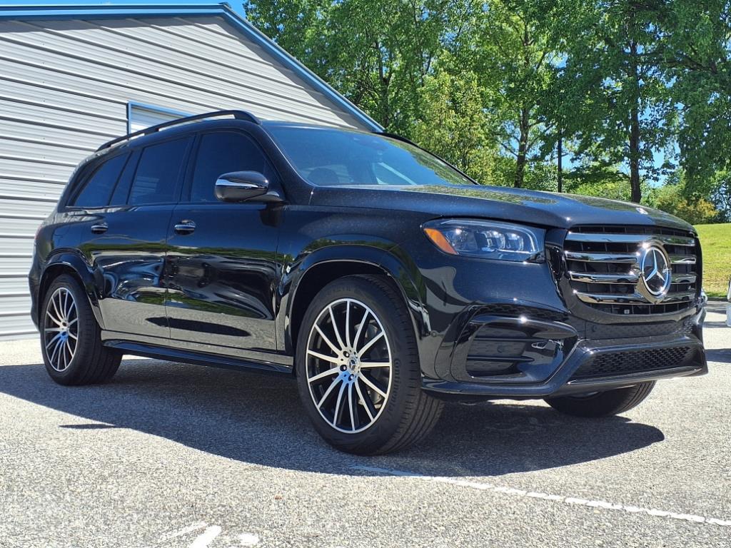 2025 Mercedes Benz GLS 450 4MATIC photo 2