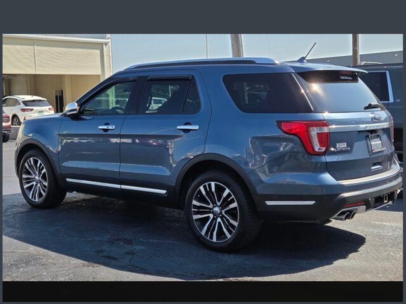 2018 Ford Explorer Platinum photo 2