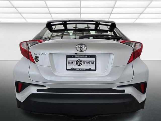 2022 Toyota C-HR XLE photo 4