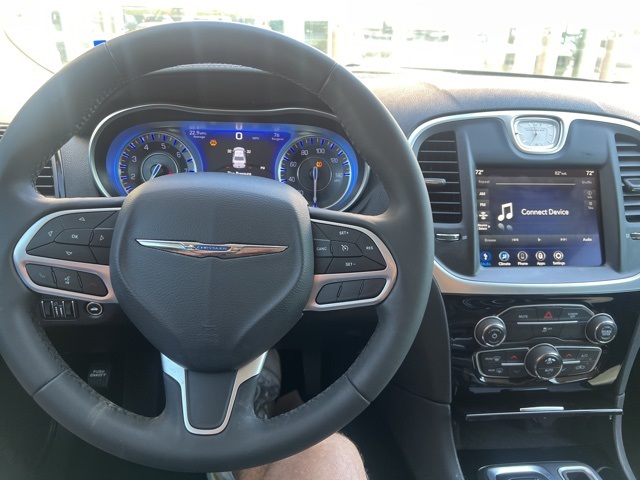 2023 Chrysler 300 Touring photo 5